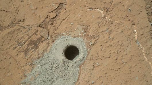 curiosity-nasa-trou-forage_2438413jpg